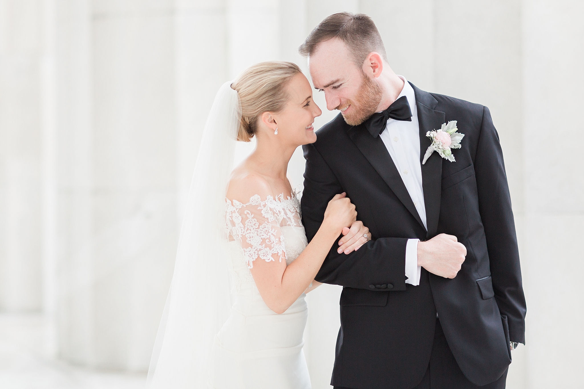 Don't want to blend in with your white dress but scared of a spray tan? Fear not! Here are 10 tips from a Washington, DC wedding photographer for the perfect glow. 