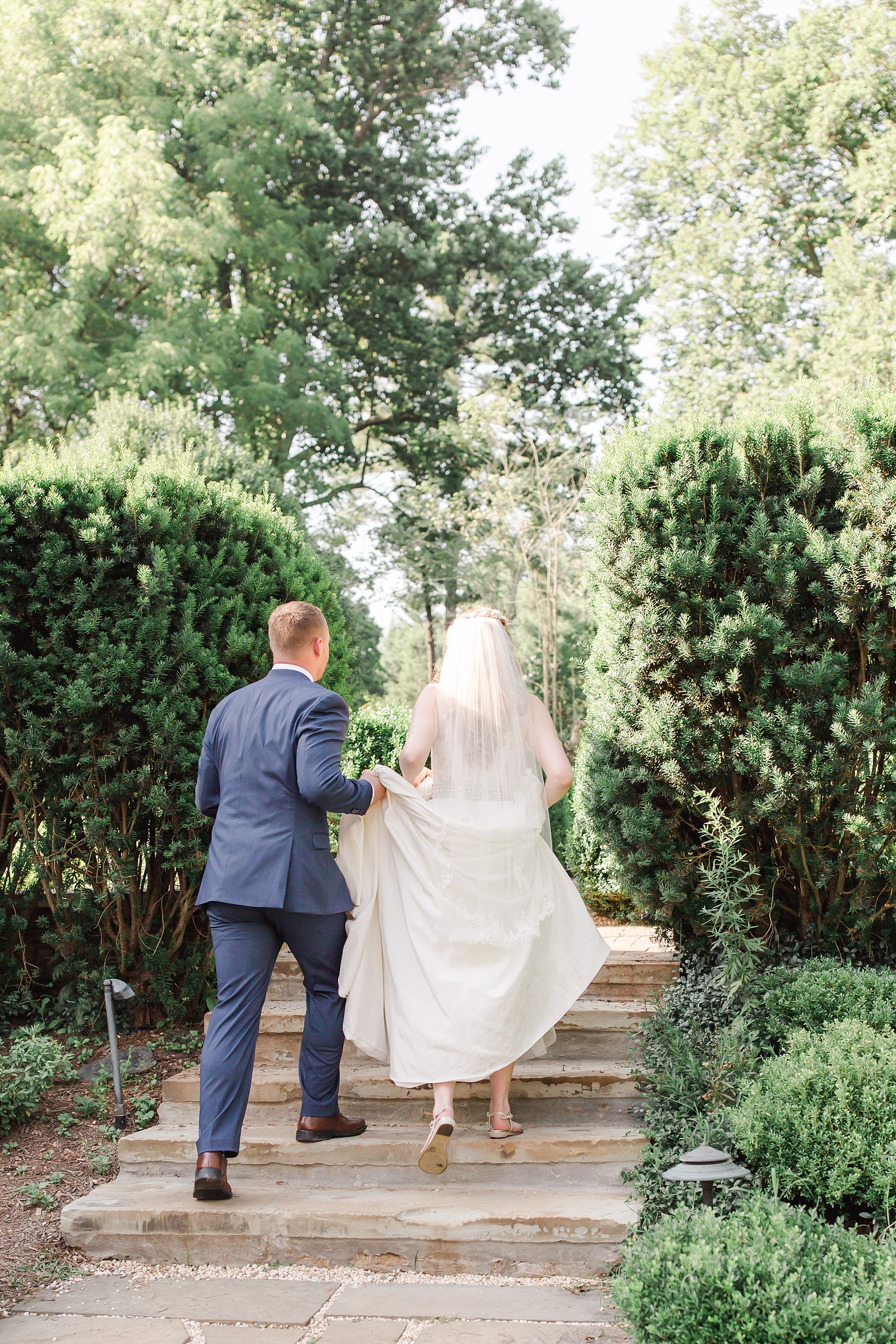 An elegant summer wedding at Airlie Center in Warrenton, VA as photographed by DC photographer, Alicia Lacey.