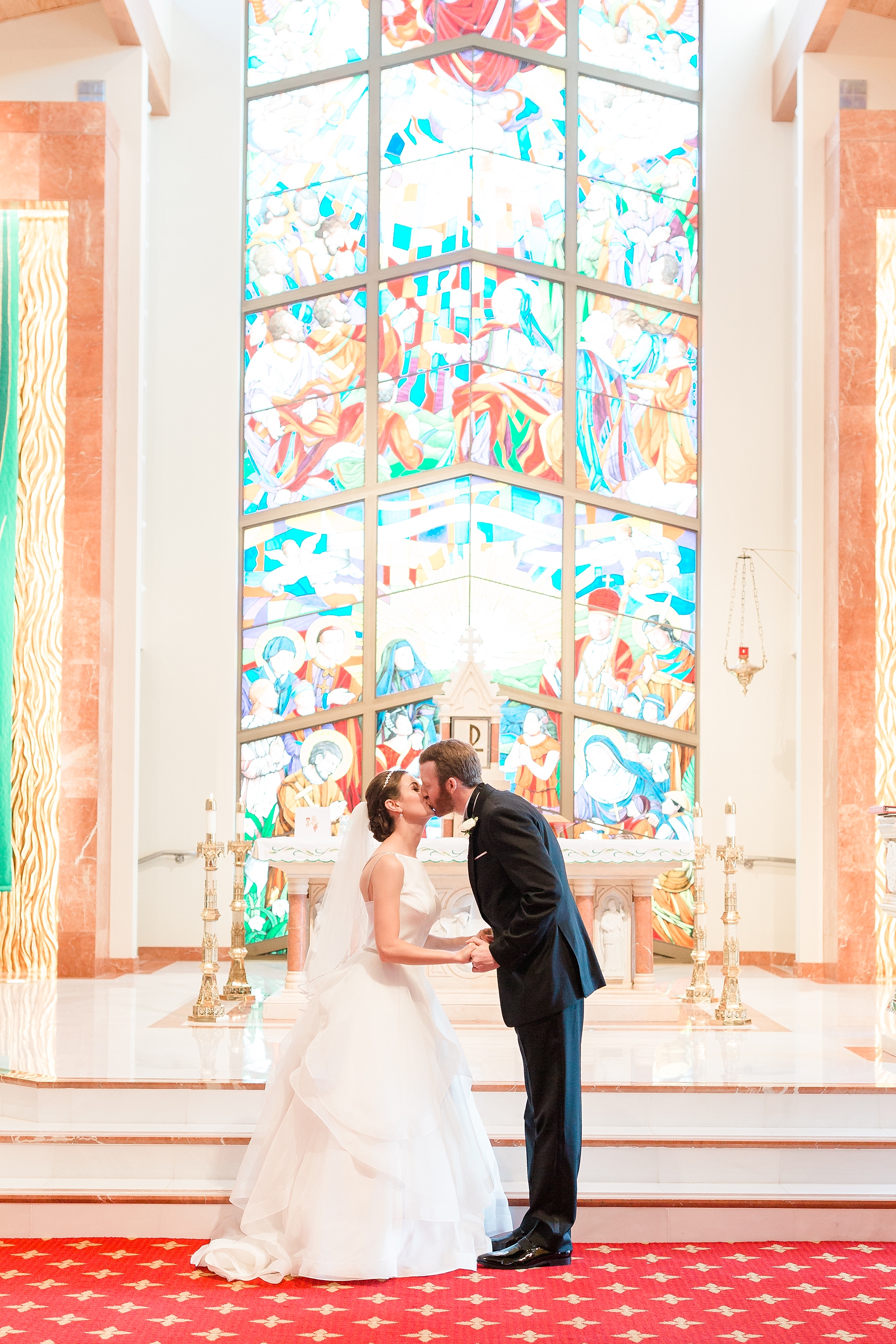 This elegant Whitby Castle wedding features a summery color palette with regal undertones. The entire day was photographed by DC wedding photographer, Alicia Lacey.