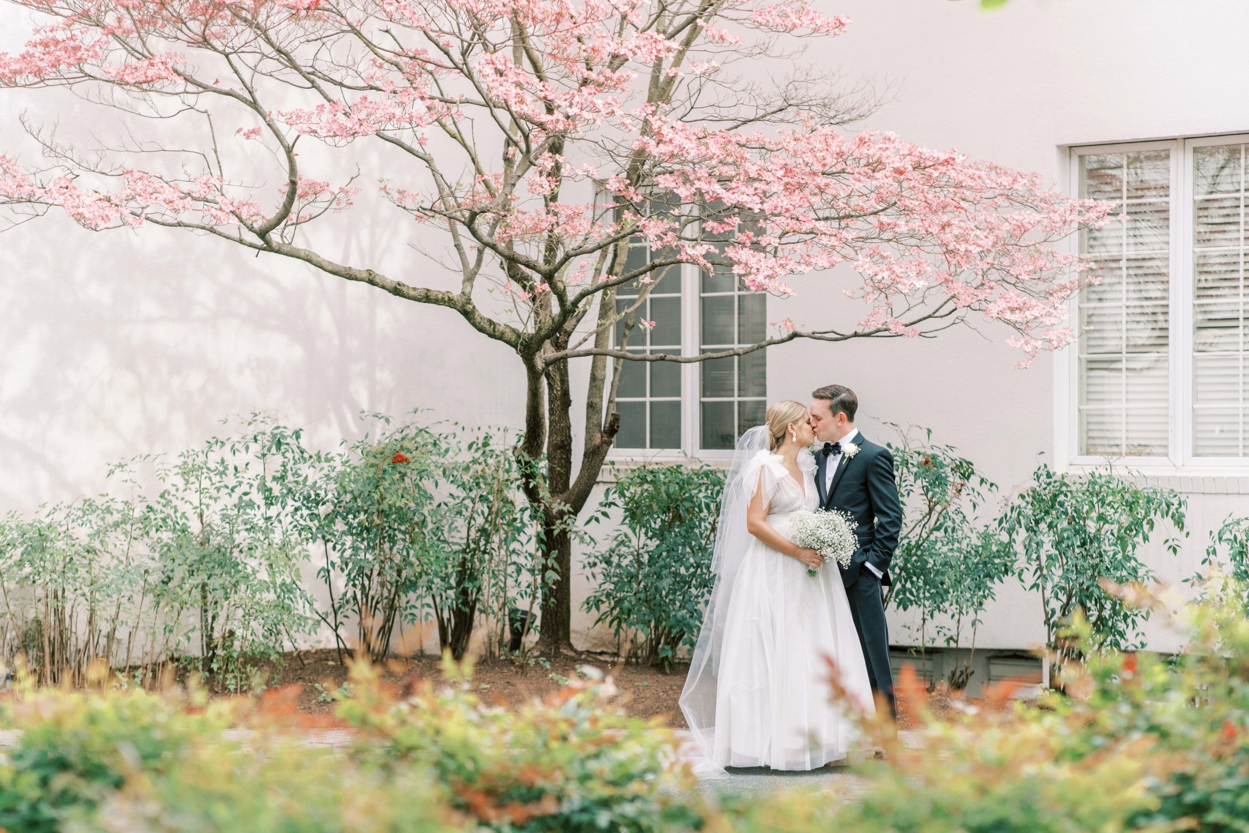 An elegant, black-tie wedding at the Congressional Country Club outside of Washington, DC featuring photography by Alicia Lacey. 