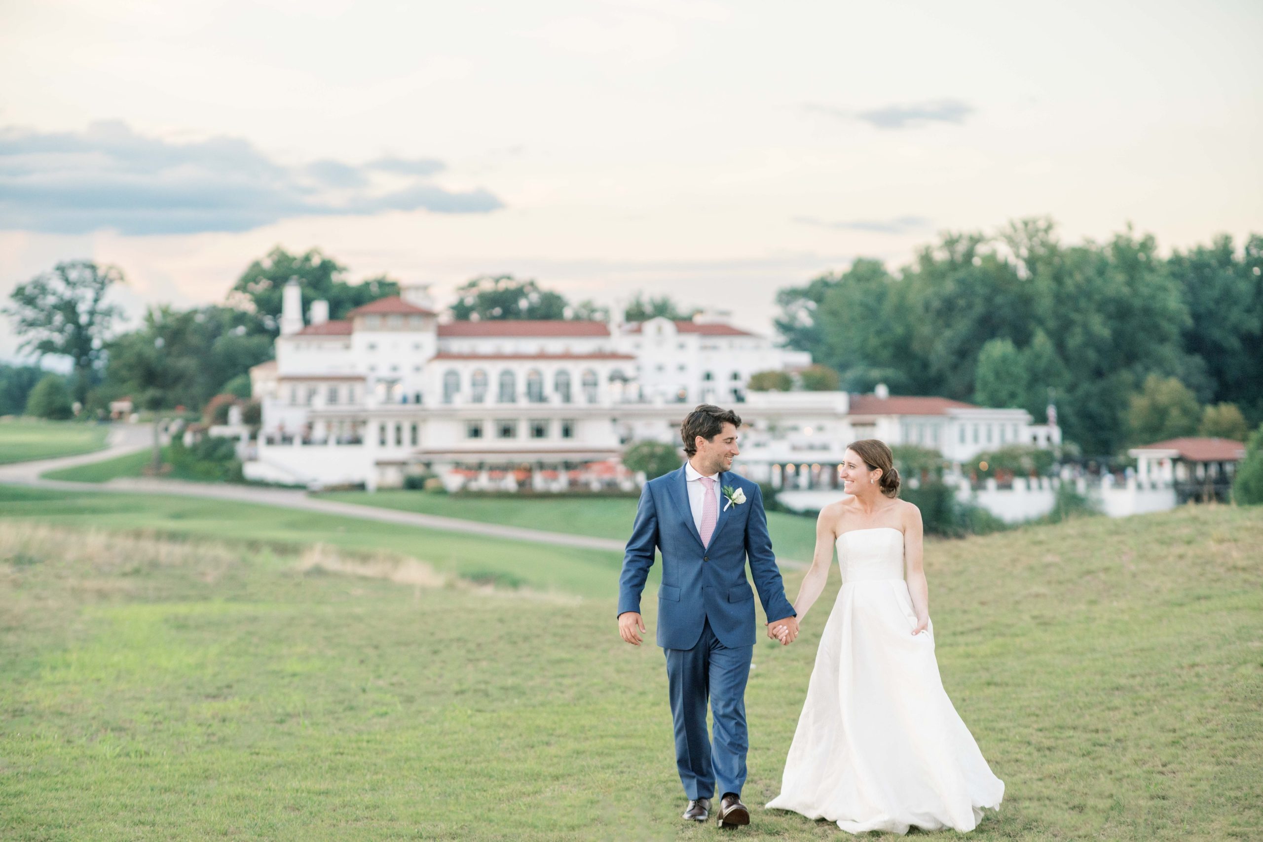 An outdoor summer wedding at the Congressional Country Club in Washington, DC with wedding photography by Alicia Lacey.