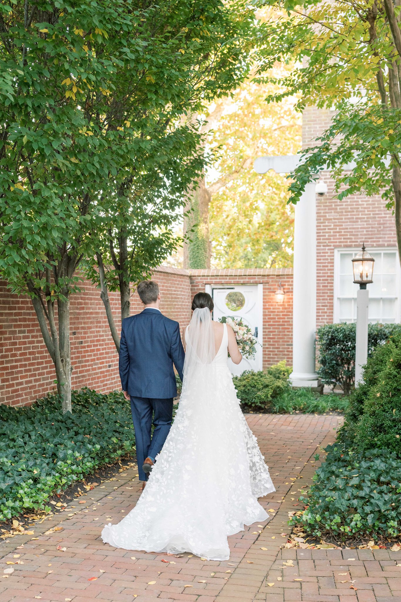 A romantic fall wedding at the Tidewater Inn in Easton, MD.