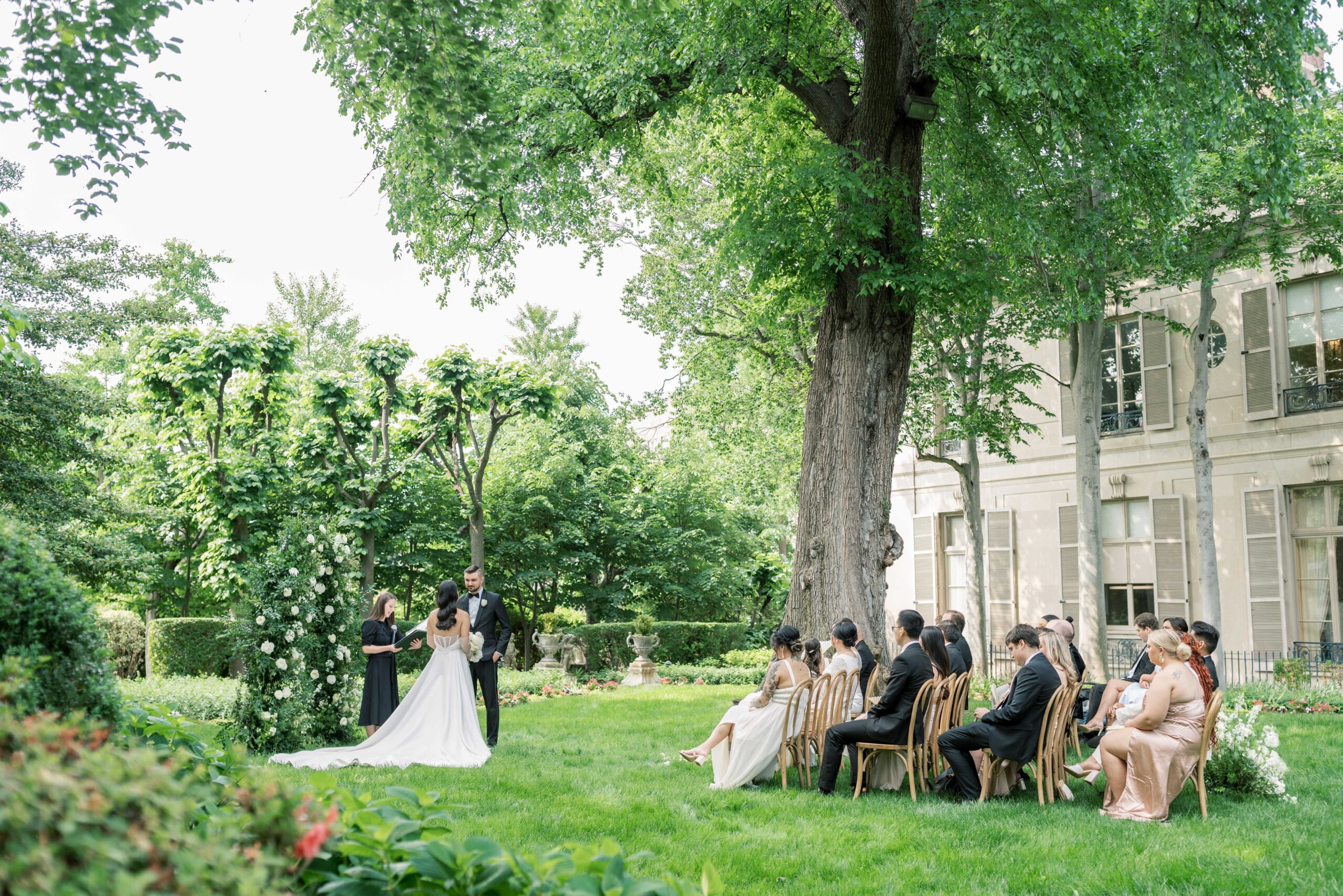 Meridian House wedding photography in Washington, DC featuring an al fresco dinner.