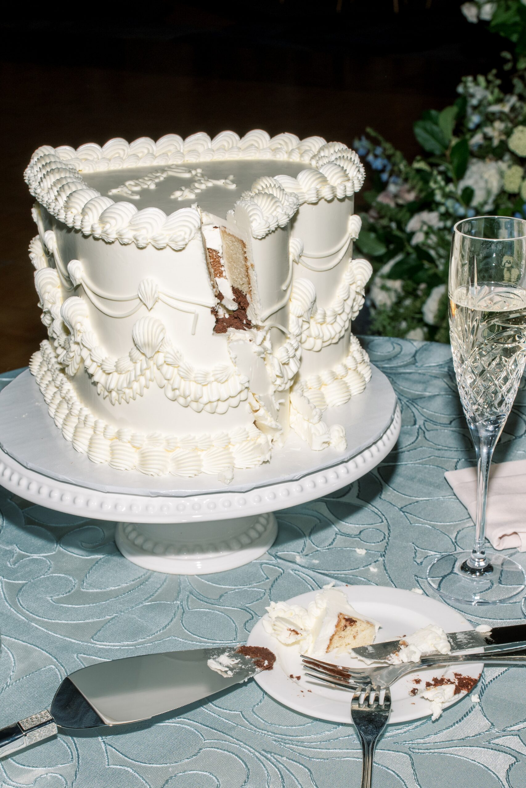 A romantic spring wedding at the Omni Shoreham Hotel & Resort in Washington, DC.
